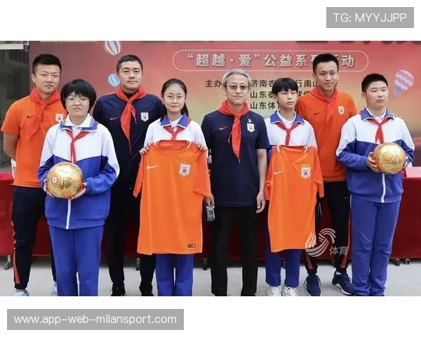 球员在中超赛后参与公益活动展现社会责任感，中超联赛志愿者