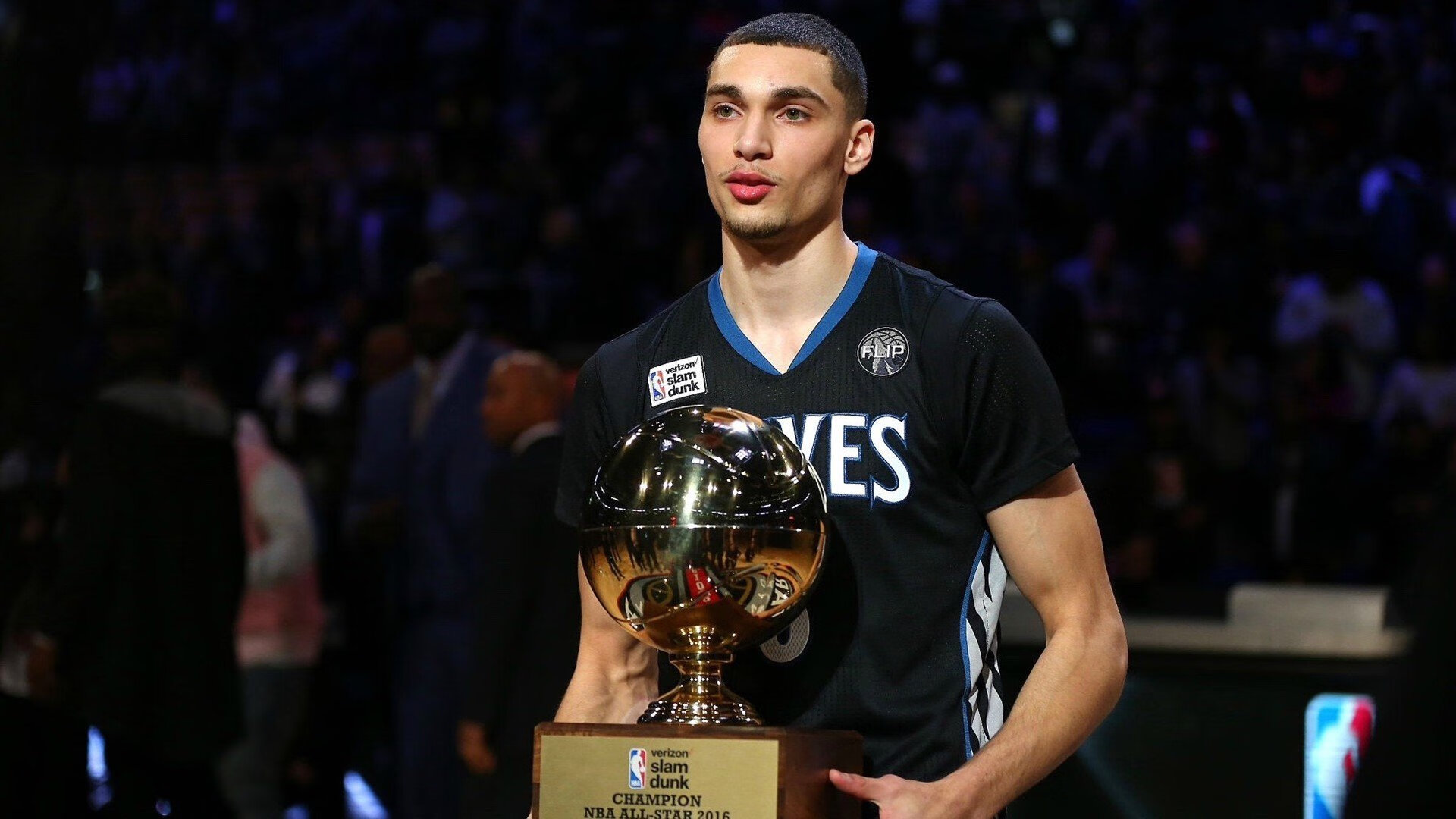 球员在比赛中创造精彩镜头成为社交平台热门短片,球员集锦怎么做